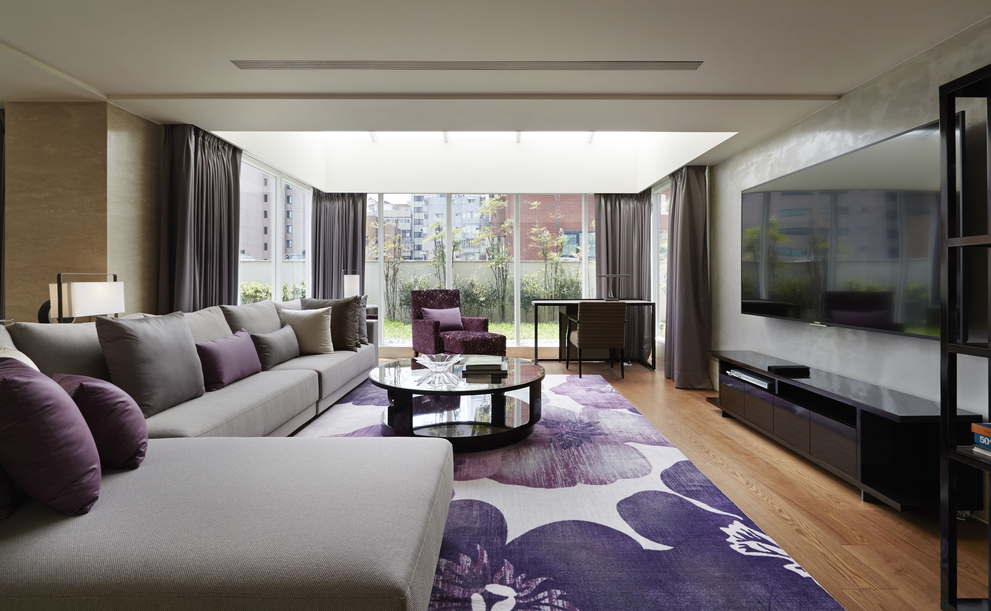 wonderful room (balcony) | living area | led tv