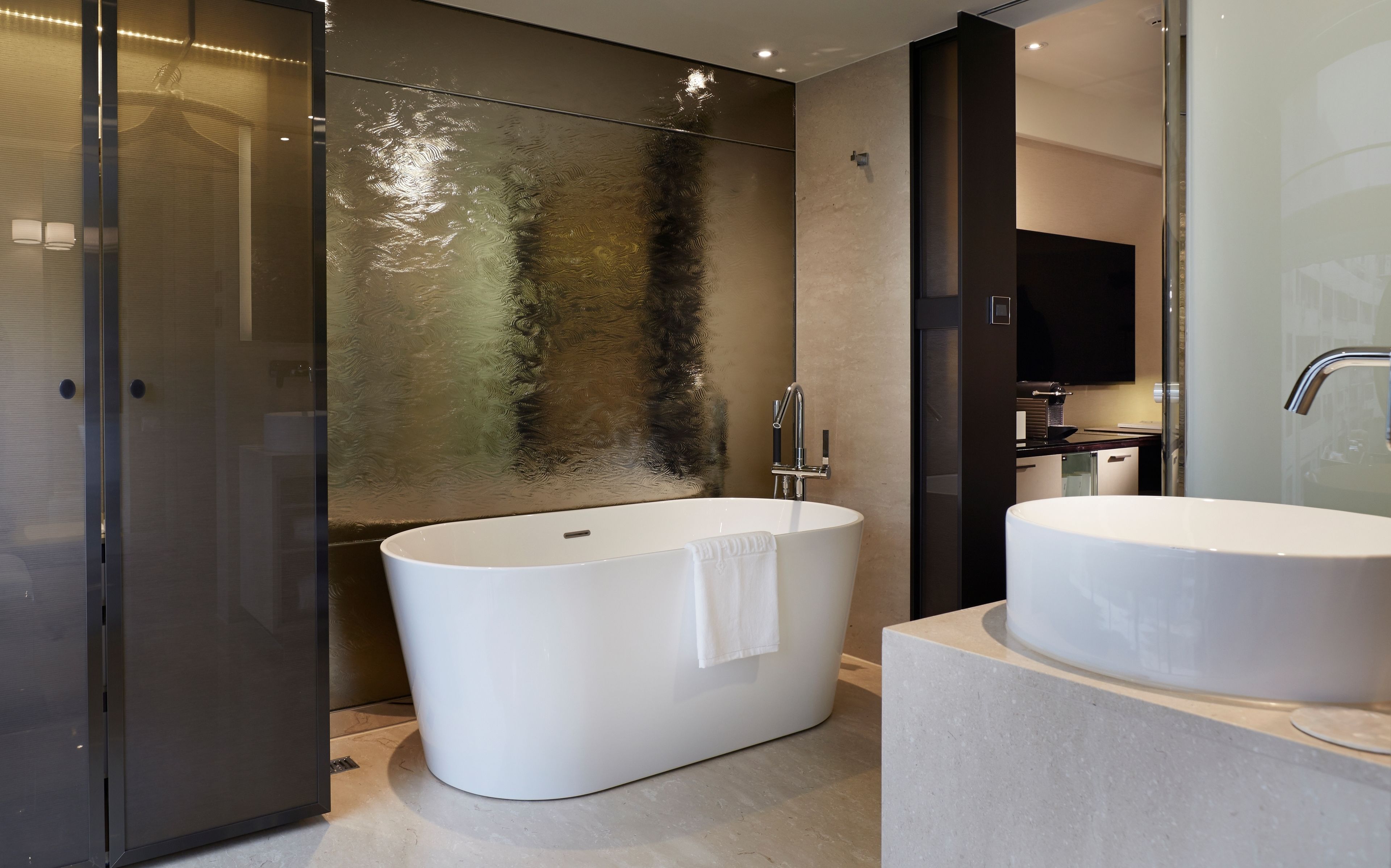 deep-soaking bathtub