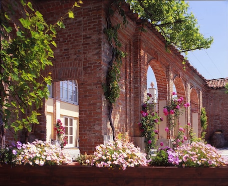 Exterior. Sina Villa Matilde
