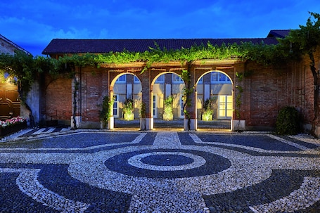 Detalhe da fachada. Sina Villa Matilde