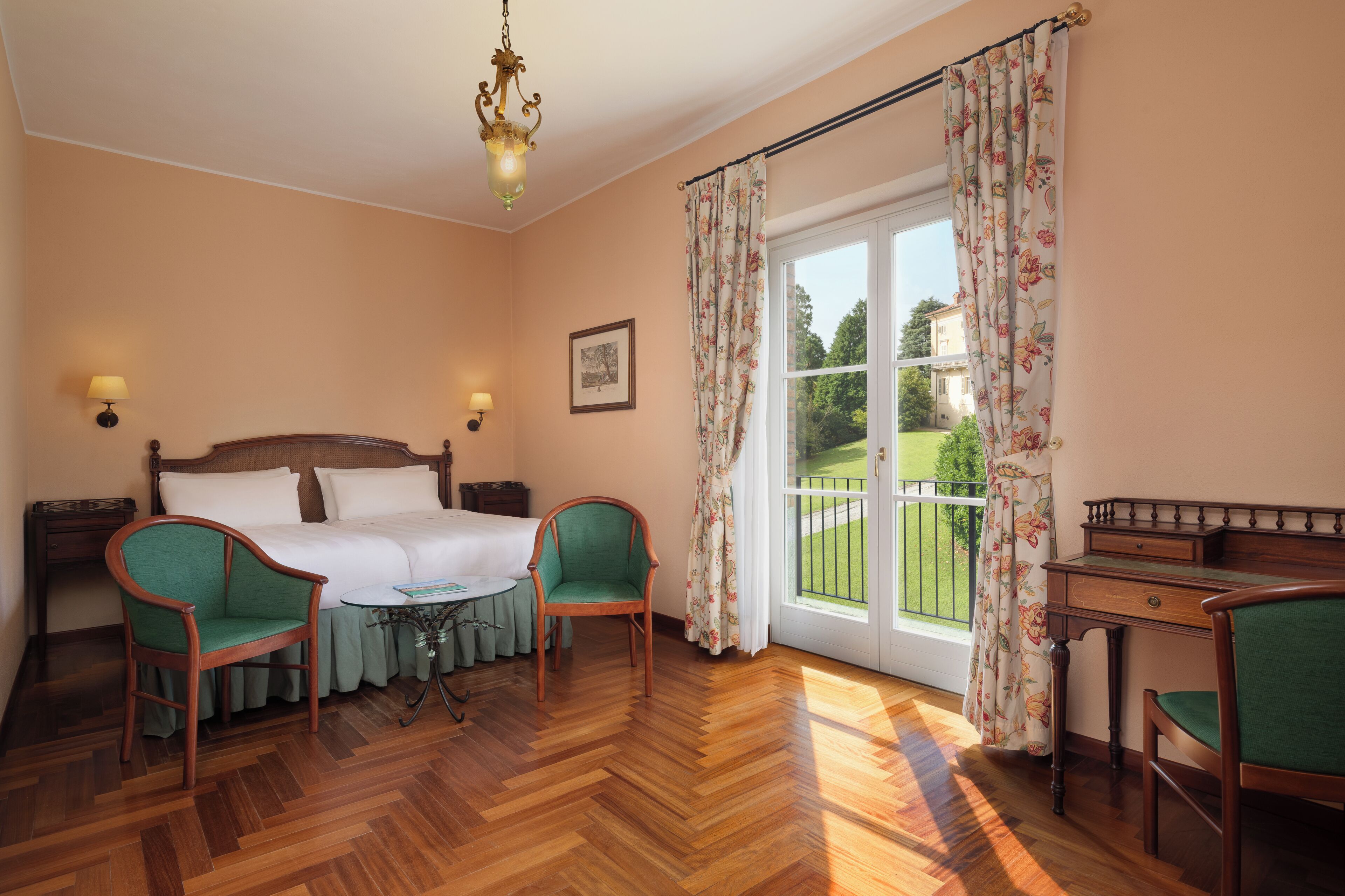 Habitación clásica | Ropa de cama hipoalergénica y minibar 