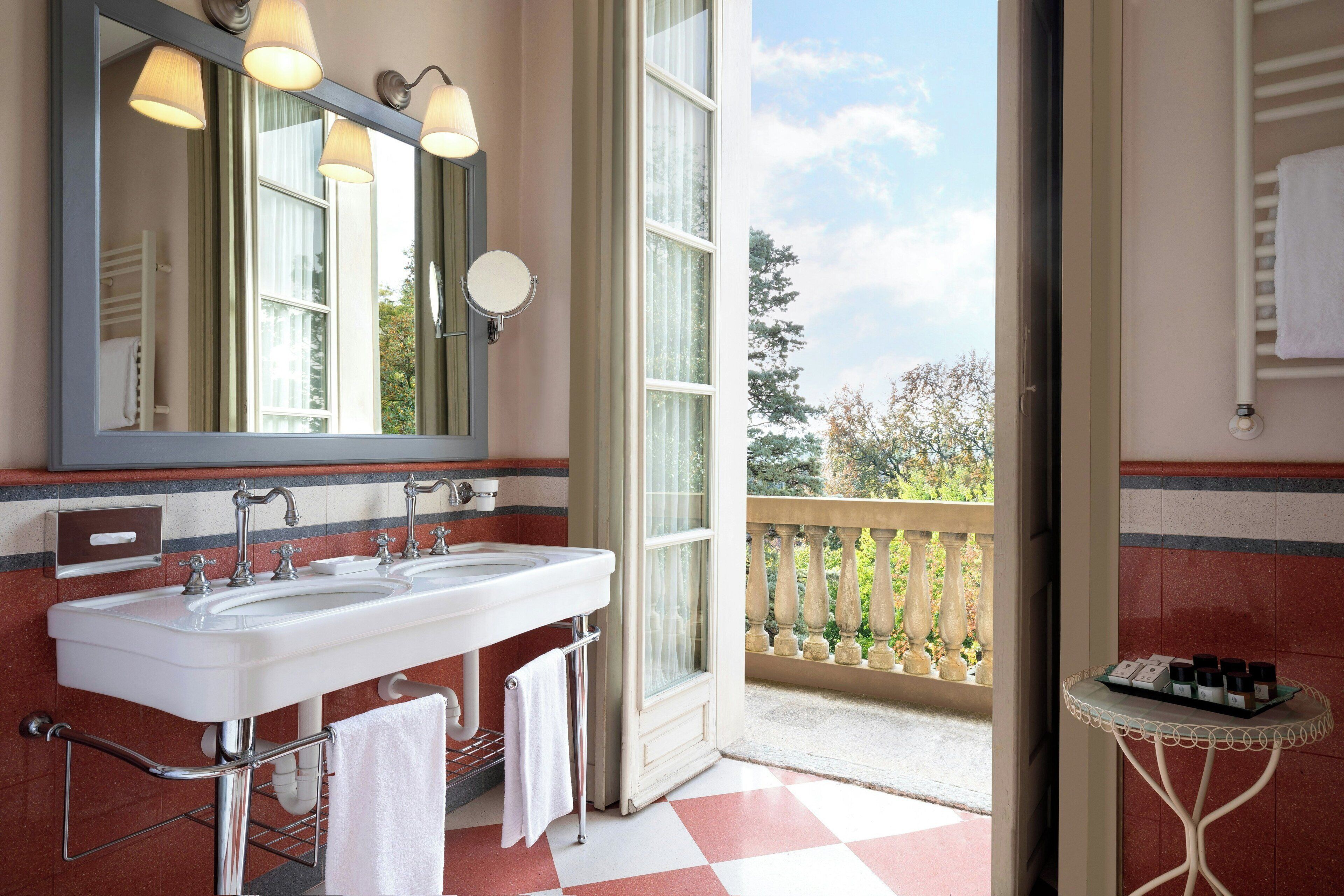 Suite, Balcony, Park View (Heritage) | Hypo-allergenic bedding, minibar, in-room safe, desk