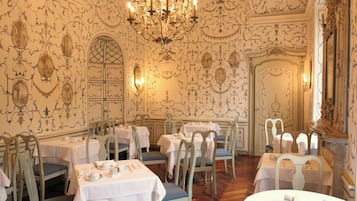 Servizio di colazione, pranzo e cena