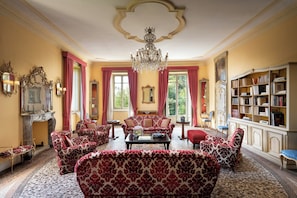 Library - Sina Villa Matilde (Romano Canavese)