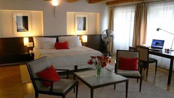 Hypo-allergenic bedding, minibar, in-room safe, desk