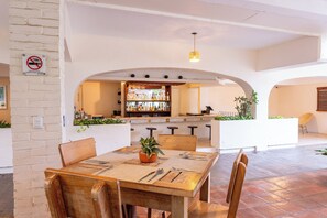 Breakfast and dinner served - Hotel Suites Villasol (Puerto Escondido)