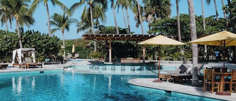 Cát trắng, xe đưa đón đến bãi biển miễn phí, khăn tắm biển