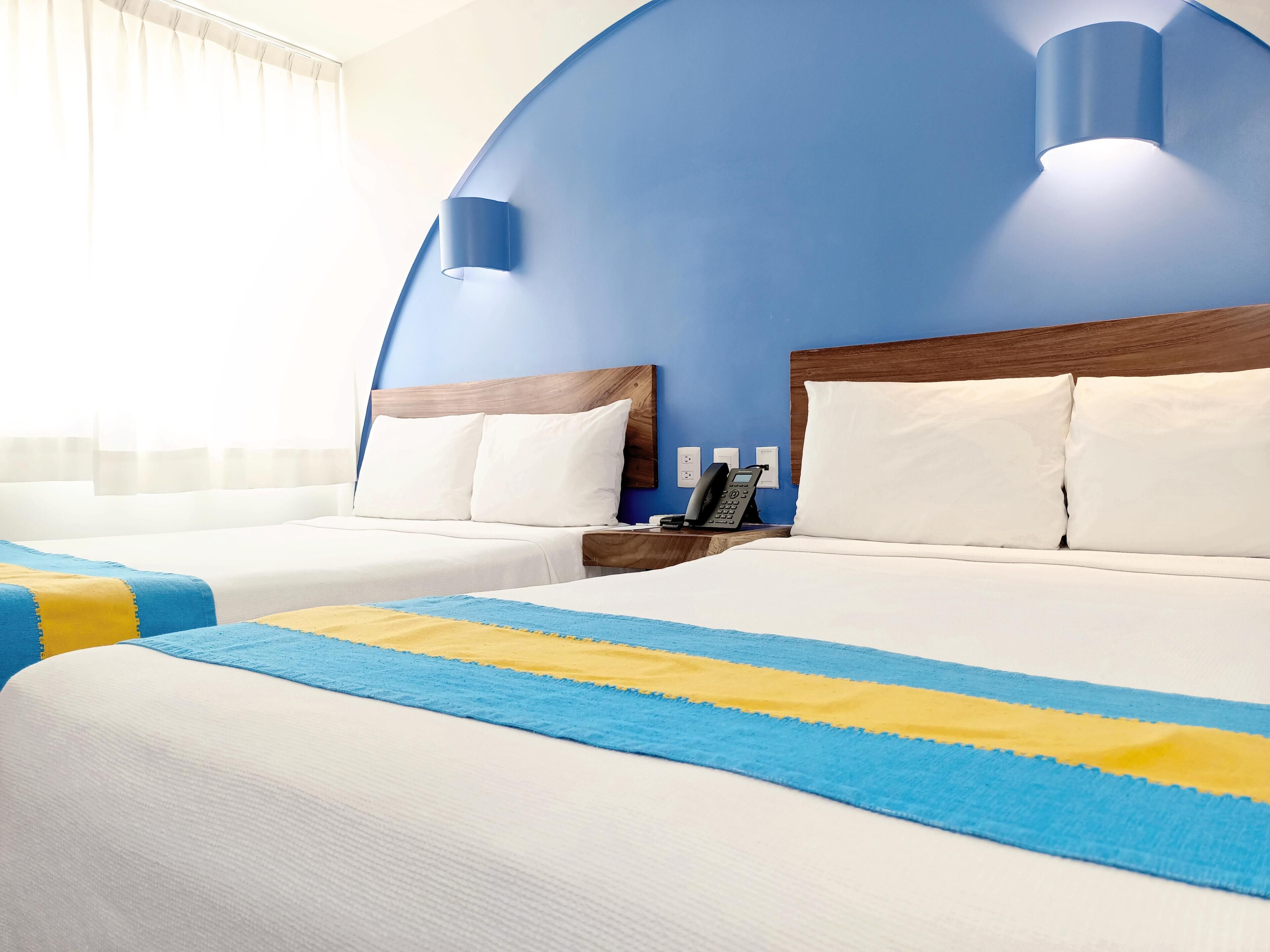Escritorio, wifi gratis, ropa de cama