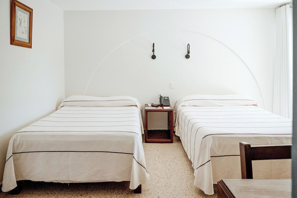 Bureau, Wi-Fi gratuit, draps fournis