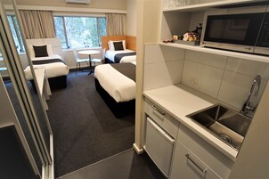 家庭房 | 加厚床垫、特色装修、特色家居、办公桌