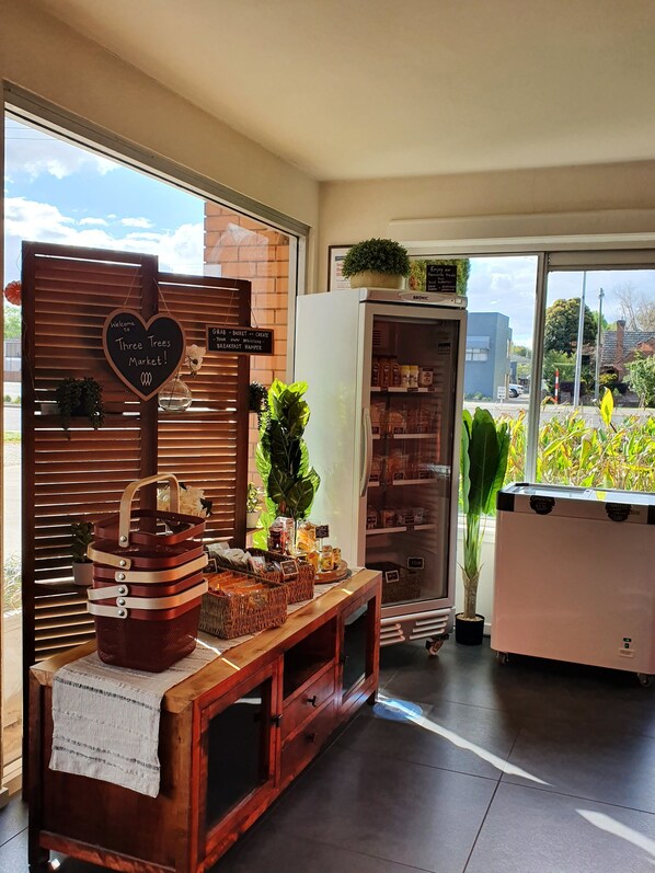 Petit déjeuner à emporter servi tous les jours en supplément