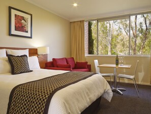 Premium Suite With Park View | Pillowtop beds, individually decorated, individually furnished, desk