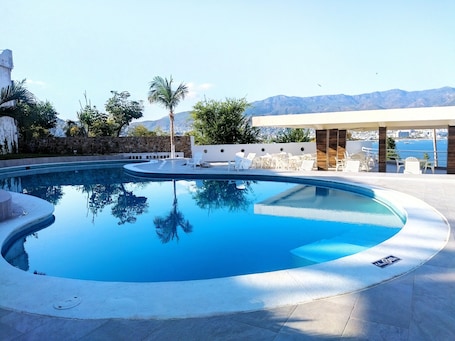 2 piscinas al aire libre