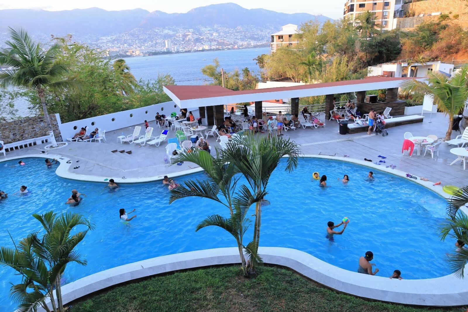 2 piscinas externas