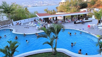 2 piscinas externas