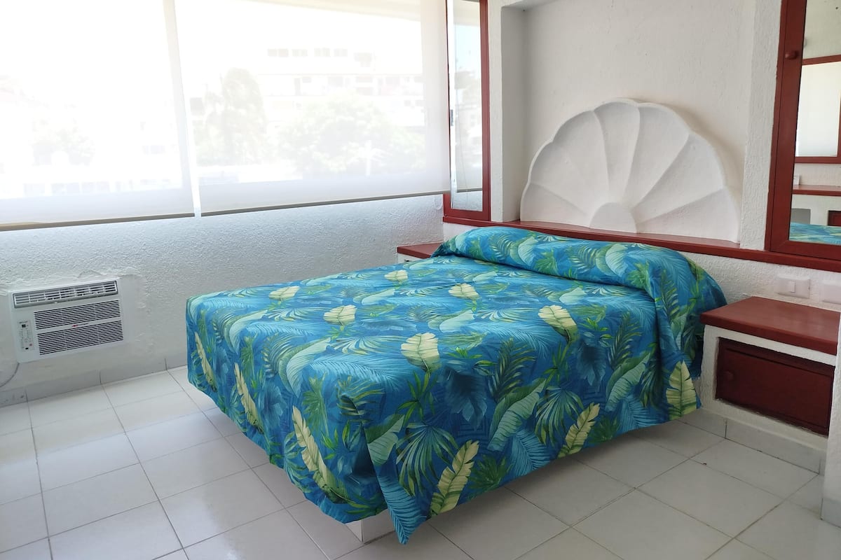 1 habitación, tabla de planchar con plancha y wifi gratis 