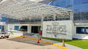 Property entrance - Hotel Aristos Acapulco (Acapulco)