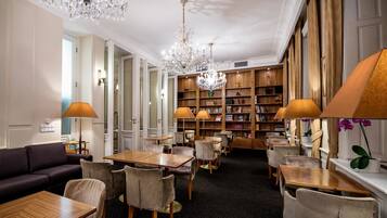 Bao gồm bữa sáng buffet hàng ngày