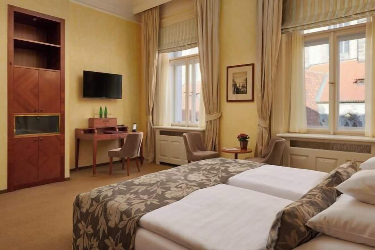 1 bedroom, hypo-allergenic bedding, Select Comfort beds, minibar