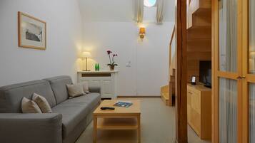 Attic Loft Deluxe Double Room | Hypo-allergenic bedding, Select Comfort beds, minibar, in-room safe