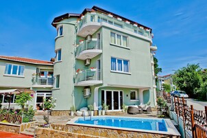 Fachada de la propiedad