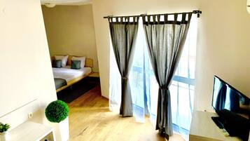 Appartamento Standard | Minibar, tende oscuranti, ferro/asse da stiro, Wi-Fi gratuito