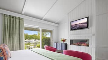 Room, 1 King Bed (Harbor View King) | Premium bedding, down comforters, pillowtop beds, in-room safe