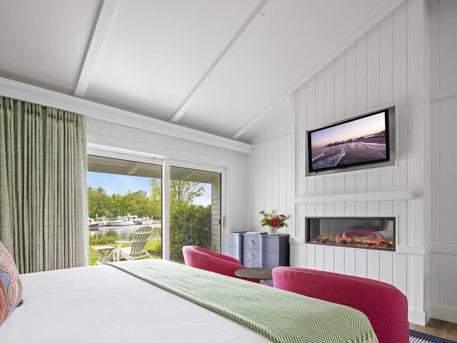 Room, 1 King Bed (Harbor View King) | Premium bedding, down comforters, pillowtop beds, in-room safe