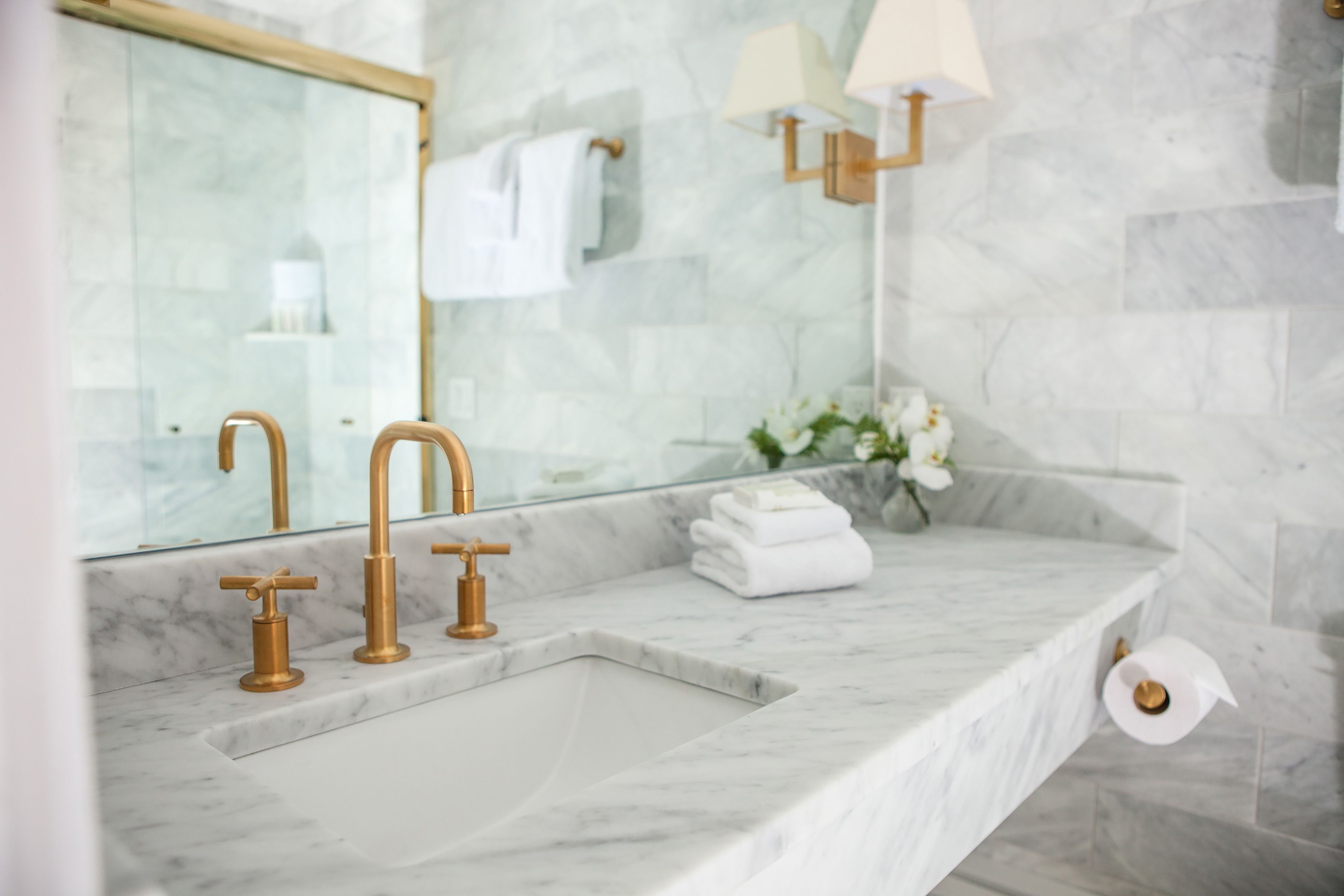 luxury room, 1 king bed, river view | bathroom sink