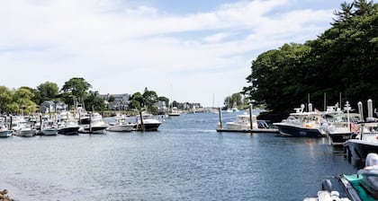 Yachtsman Hotel & Marina Club