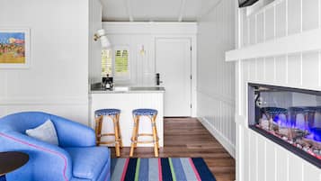 Chambre, 1 très grand lit (Harbor View King -Dog Friendly) | Literie de qualité, couette en duvet, lit avec matelas à plateau-coussin