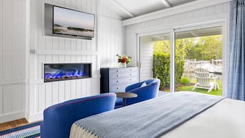 Room, 1 King Bed (Harbor View King -Dog Friendly) | Premium bedding, down comforters, pillowtop beds, in-room safe