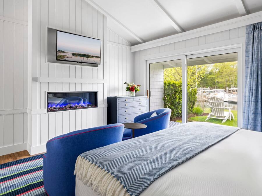 Room, 1 King Bed (Harbor View King -Dog Friendly) | Premium bedding, down comforters, pillowtop beds, in-room safe