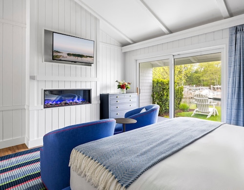 Yachtsman Hotel & Marina Club