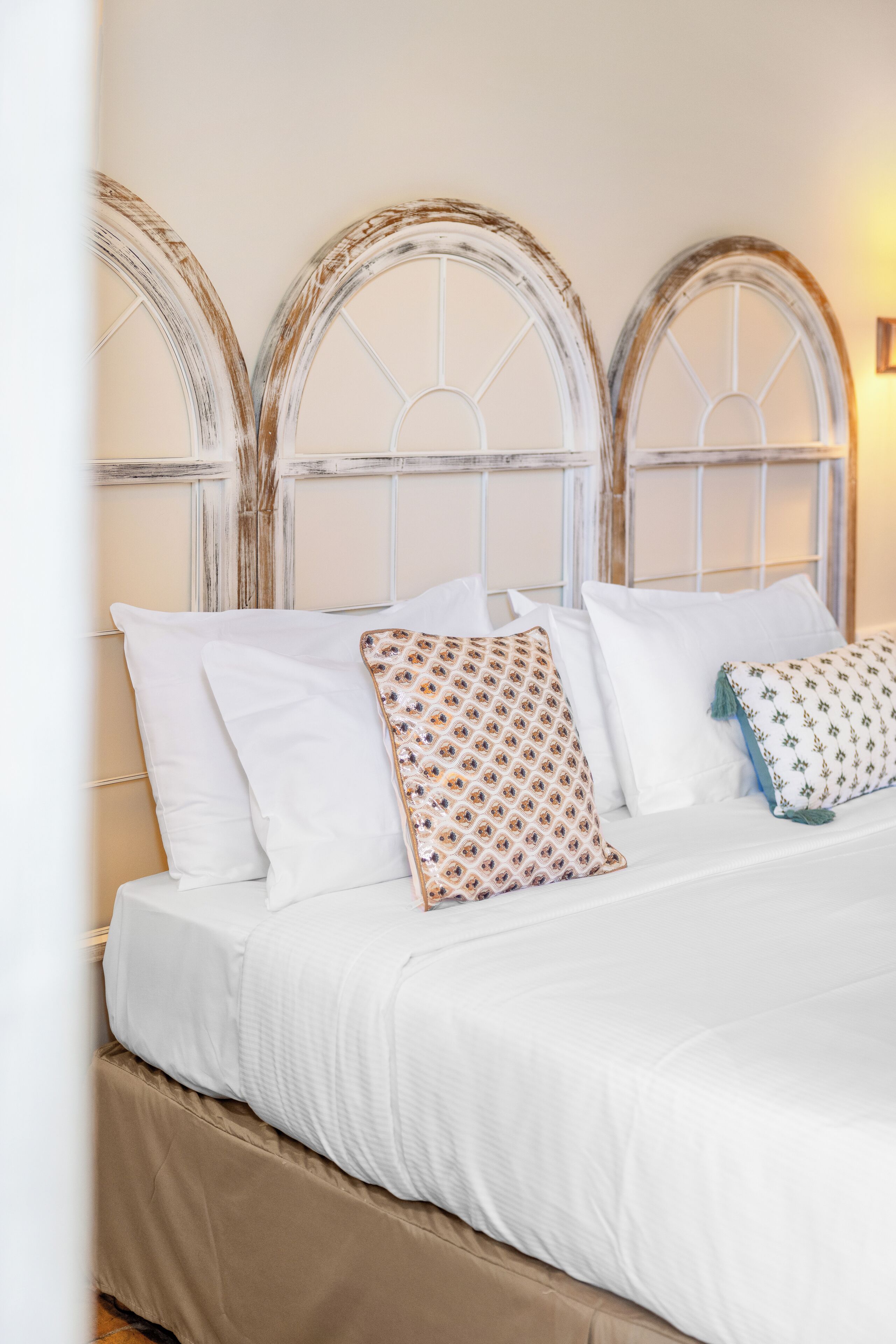 comfort garden-level room | 1 bedroom, premium bedding, free minibar, in-room safe