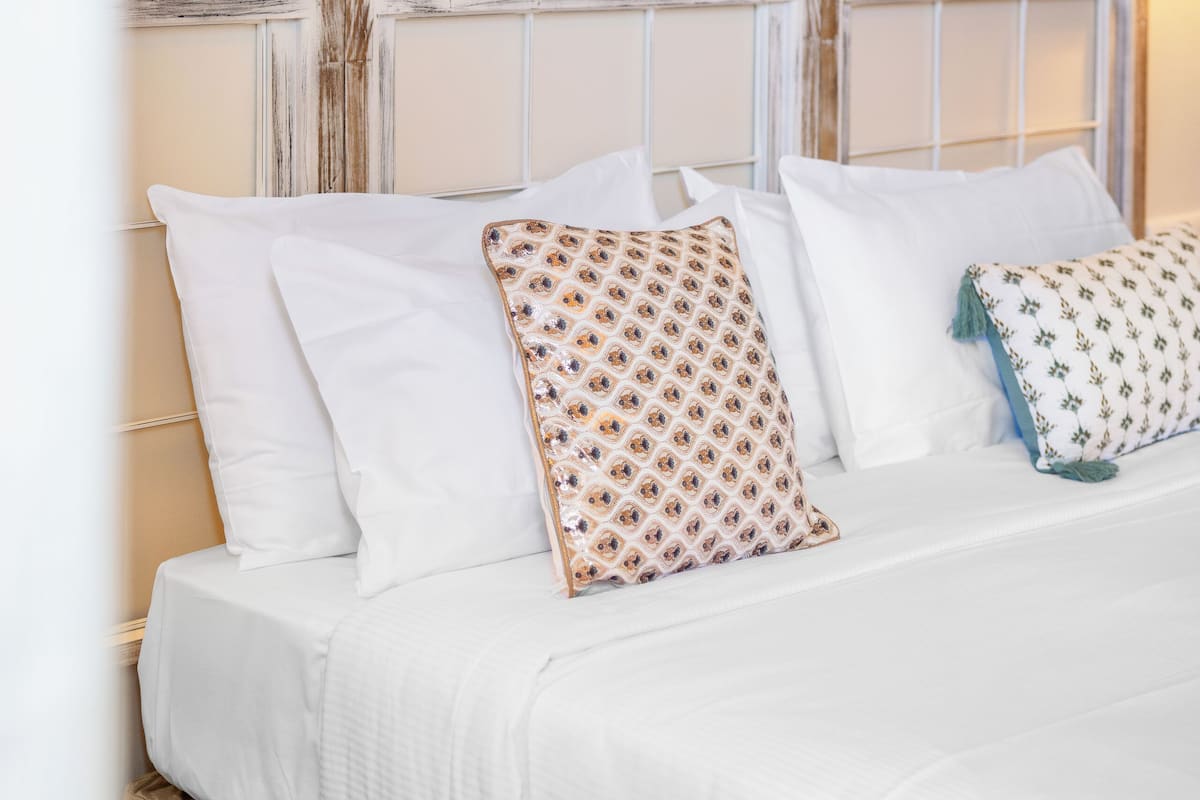comfort garden-level room | 1 bedroom, premium bedding, free minibar, in-room safe