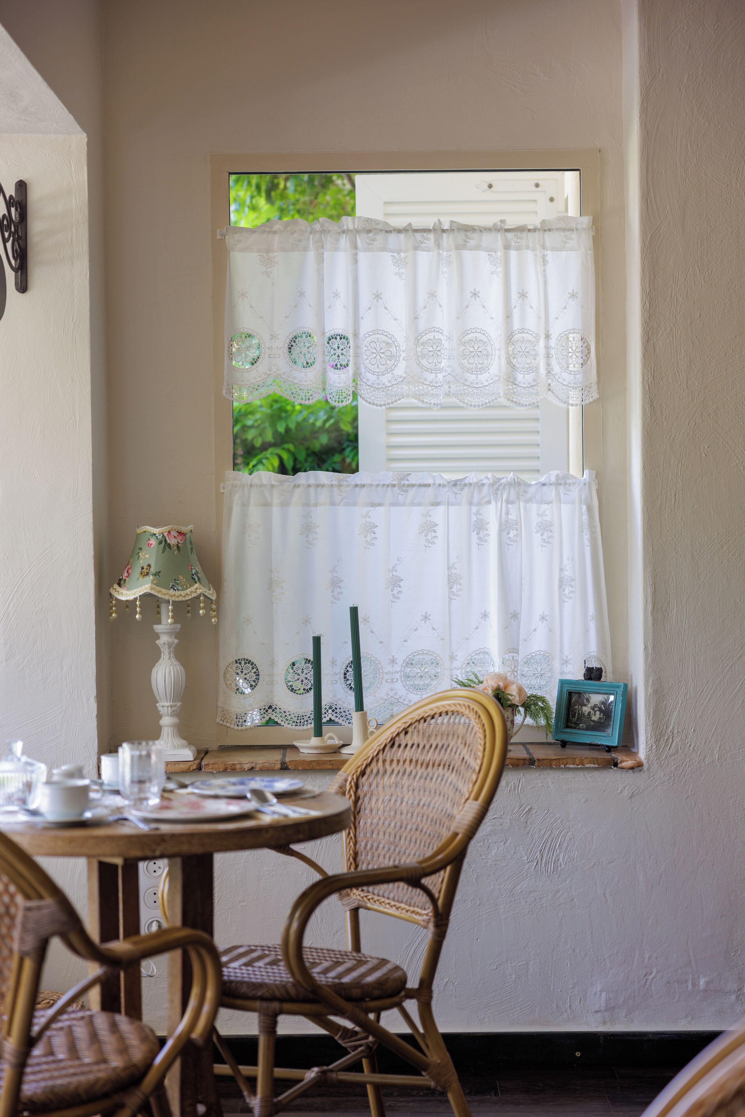 daily buffet breakfast (eur 25 per person)