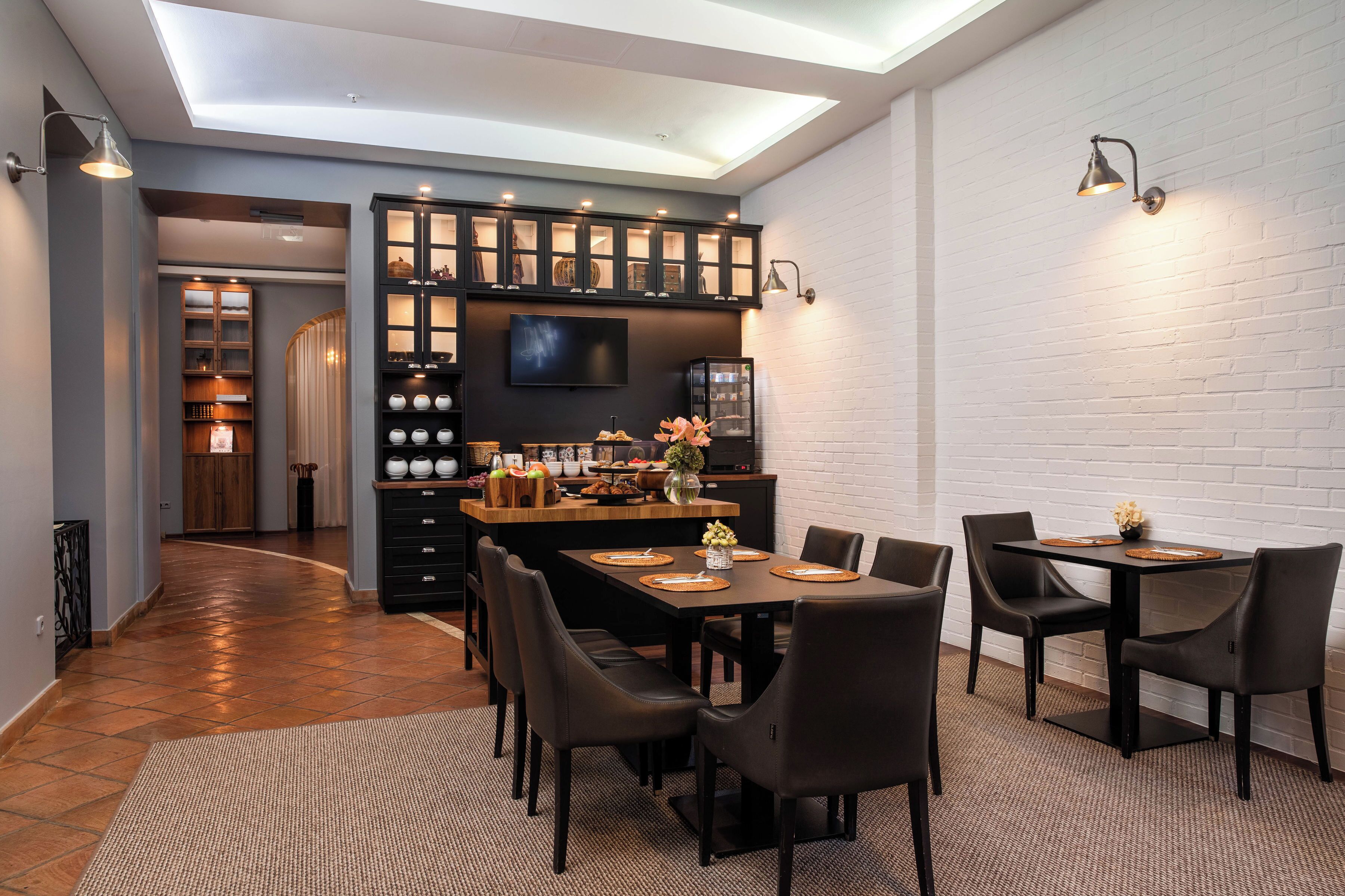 Café da manhã com buffet diário (EUR 17 por pessoa) 