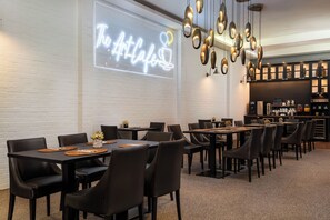 Daily buffet breakfast for a fee - Mamaison Residence Izabella Budapest (Budapest)