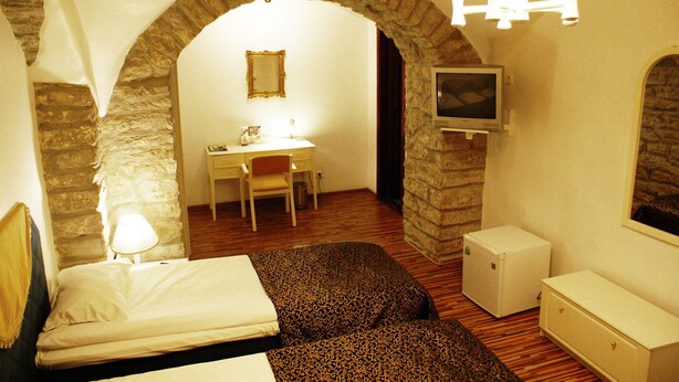 In-room safe, desk, bed sheets - Olevi Residence (Tallinn)
