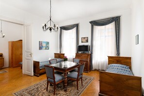 家庭四人房 | 防过敏的被褥、客房内保险箱、特色装修、特色家居