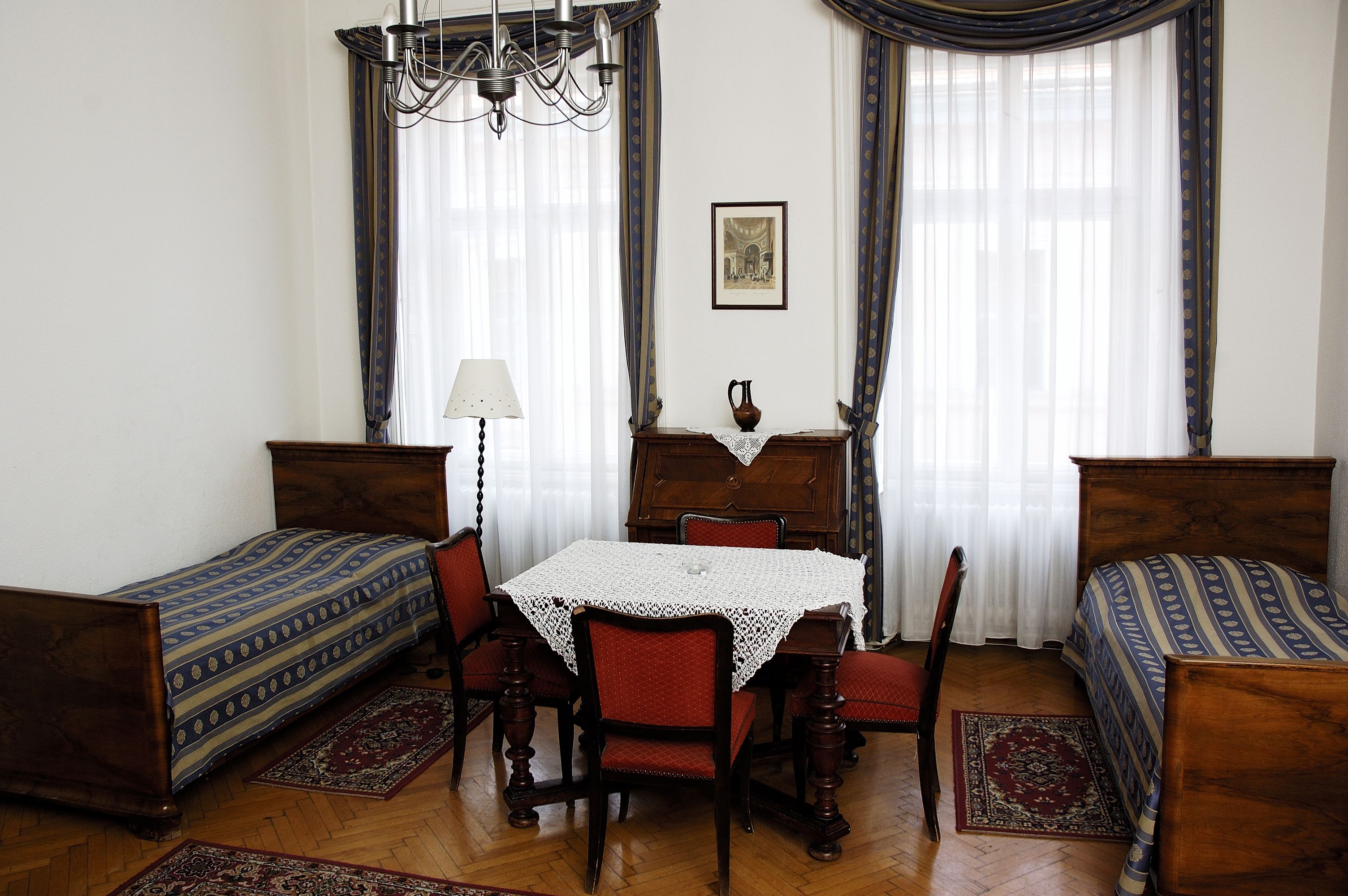 family suite, 1 bedroom | hypo-allergenic bedding, in-room safe, individually decorated