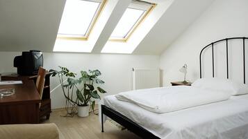 Hypo-allergenic bedding, in-room safe, individually decorated