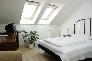 Hypo-allergenic bedding, in-room safe, individually decorated