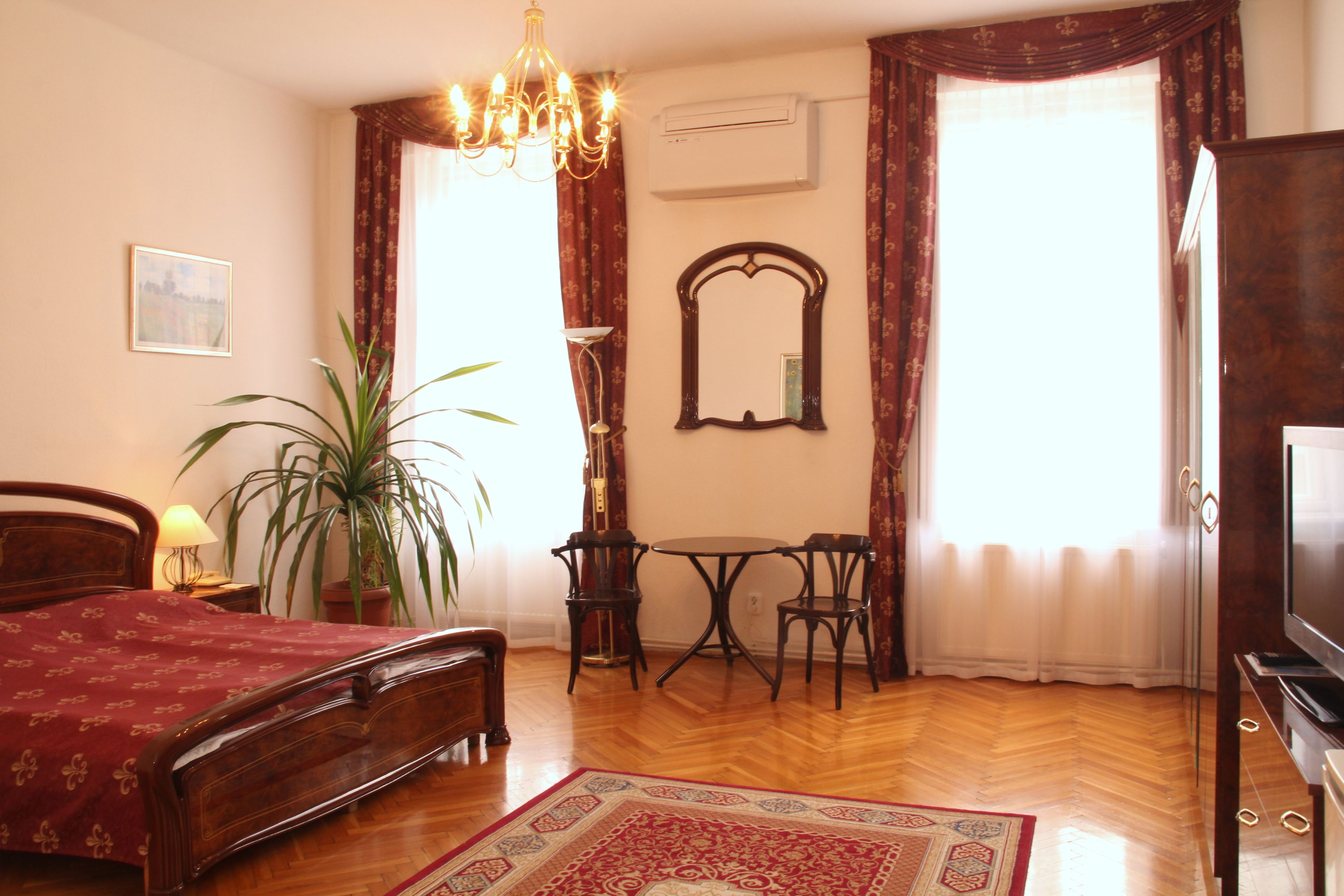 hypo-allergenic bedding, in-room safe, individually decorated