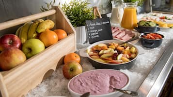 Colazione continentale, servita tutte le mattine (15.5 EUR a persona)