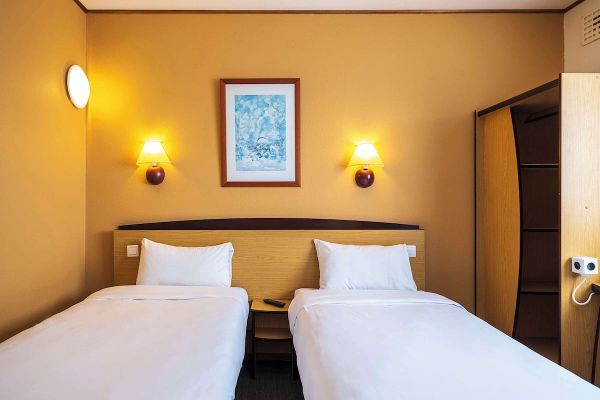 desk, blackout curtains, iron/ironing board, free wifi