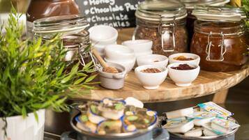 Tägliches Frühstücksbuffet (15.50 EUR pro Person)