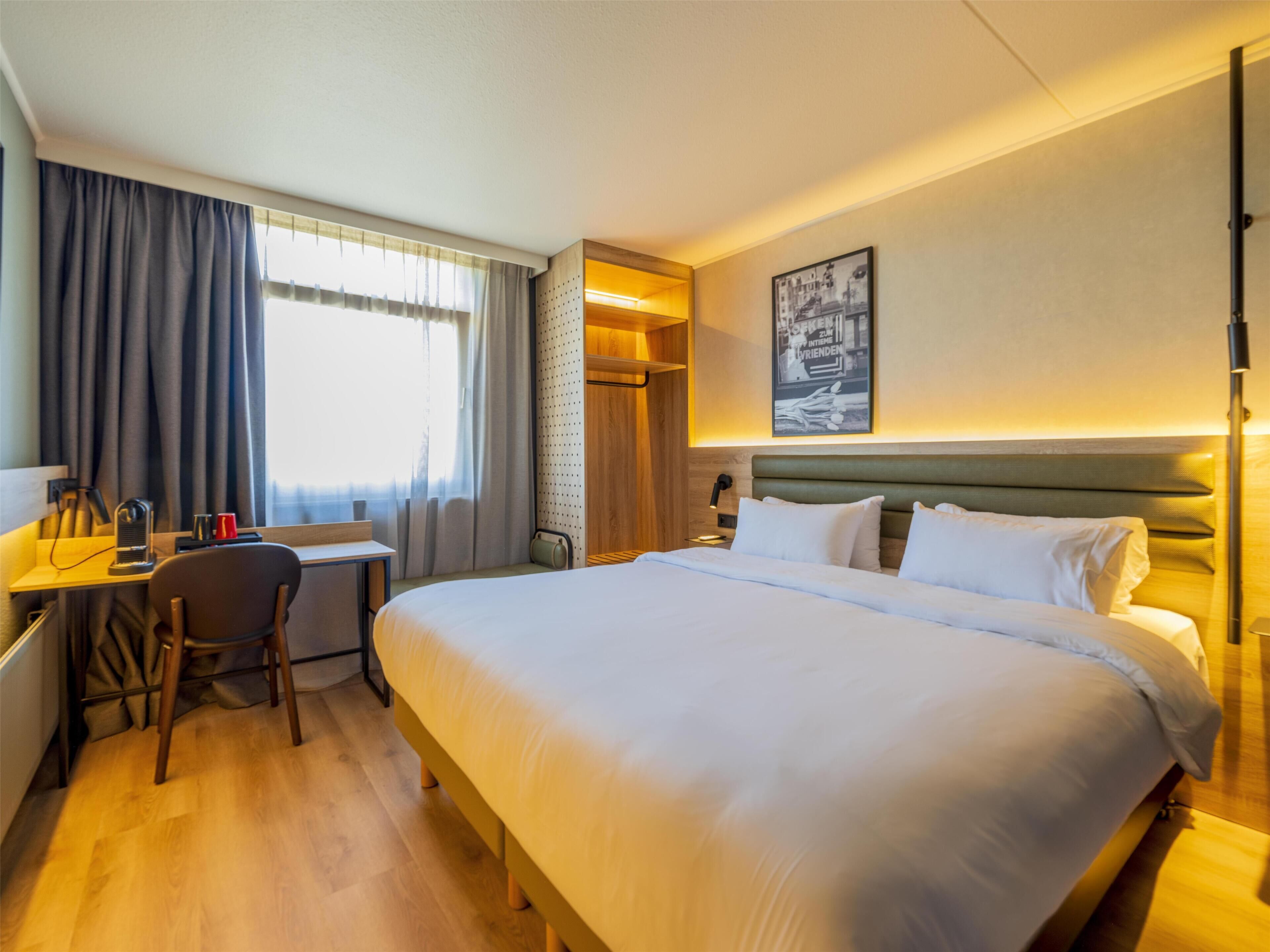 Superior Room, 1 King Bed | Desk, blackout curtains, soundproofing, iron/ironing board