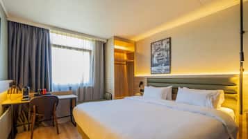 Superior Room, 1 King Bed | Desk, blackout curtains, soundproofing, iron/ironing board